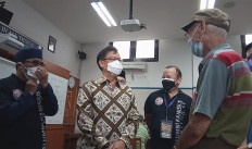 Health Minister Budi Gunadi Sadikin inspects the vaccination program hosted by the Alumni Menteng 64 (AM64), a group of Kolese Kanisius Catholic high school alumni, in Jakarta on Tuesday, March 9, 2021.