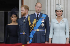  Pressure builds on palace after Harry and Meghan racism claims 
