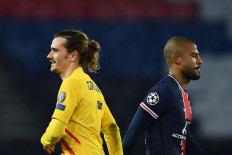 Barcelona's French midfielder Antoine Griezmann (left) greets Paris Saint-Germain's Brazilian midfielder Rafinha after the UEFA Champions League round of 16 second leg football match between Paris Saint-Germain (PSG) and FC Barcelona at the Parc des Princes stadium in Paris, on March 10, 2021. 