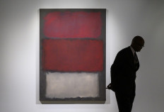A security guard watches over an untitled piece by Mark Rothko during a media preview, for Sotheby's Impressionist & Modern Art and Contemporary Art auctions, May 3, 2019 in New York. 