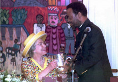 In this file photo taken on March 25, 1995 British Queen Elizabeth II (left) looks up to Zulu King Zwelithini as he presents her a replica of a cup given to King Cetshwayo by Queen Victoria in 1882, here at a ceremonious luncheon in Durban, South Africa. 