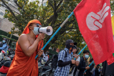 Firebomb attack at Suu Kyi's party headquarters in Myanmar