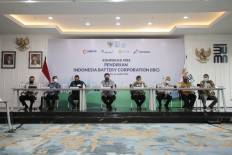 Officials launch Indonesia Battery Corporation (IBC) in Jakarta on Friday. The officials (left to right) are Pertamina strategic portfolio and new ventures director Iman Rachman, PLN president director Zulkifli Zaini, SOEs Ministry spokesperson Arya Sinulingga, SOEs Minister Erick Thohir, Deputy SOEs Minister Pahala Mansury, EV battery acceleration task force chairman Agus Tjahajana Wirakusumah, MIND ID president director Orias Petrus Moedak and Antam president director Dana Amin.