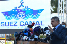  Suez chief cites possible 'human error' in ship grounding 