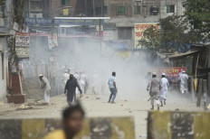 Activists from Hefazat-e Islam clash with police during a nationwide strike following deadly clashes with police over Indian Prime Minister Narendra Modi’s visit, in Narayanganj, about 16 km southeast of Dhaka on March 28, 2021.
