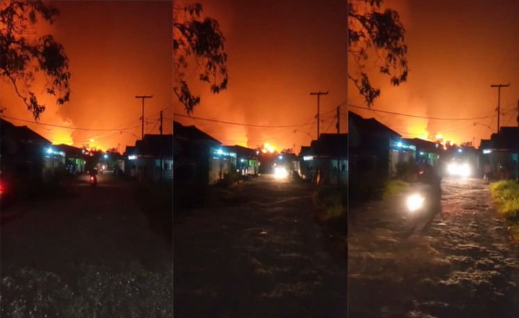 A 26 second video shared by BPNB shows residents evacuating a housing area near Pertamina's Balongan refinery in Indramayu, West Java, in the very early hours of Monday. “Pertamina’s [refinery] exploded twice. The fire is getting taller and getting closer,” said the man recording the video.