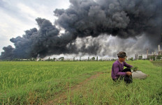  West Java oil refinery blaze rages for a second day 