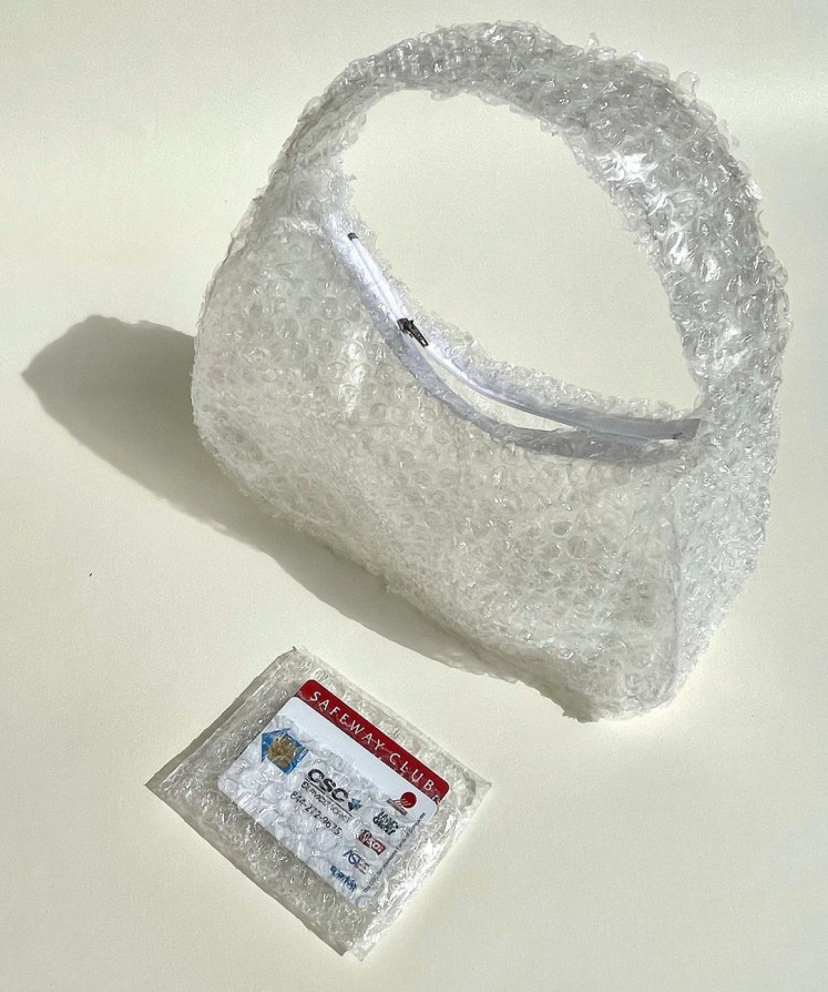 A bag and a card holder made from bubble wrap.
