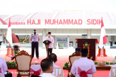 Vice President Ma'ruf Amin gives a speech during the inauguration of Haji Muhammad Sidik Airport in Central Kalimantan on Tuesday.