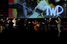  Virus-hit 'Walking Dead' lurches on as epilogue looms 