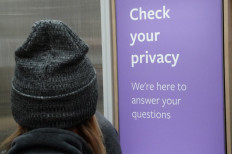  Facebook sparks row by cutting off researchers 