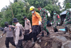 This handout photo taken on April 7, 2021 and released by the National Search and Rescue Agency (BASARNAS) shows rescuers carrying mud-covered bodies from the debris in the village of Waimatan in Lembata in East Flores, after flooding in Indonesia and East Timor left scores dead. 