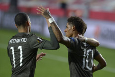 Rashford and Fernandes ensure United brush off Granada