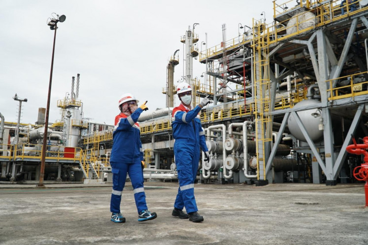 Pertamina president director Nicke Widyawati (left) and Industry Minister Agus Gumiwang Kartasasmita visit the Dumai refinery in Riau on July 17, 2020.