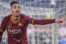 Roma's Smalling forced to open home safe by armed robbers: reports