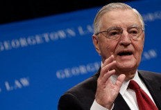 Former US Vice President Walter Mondale speaks at a Georgetown University Law Center discussion September 24, 2013 in Washington, DC. Hart joined former Sen. Gary Hart (D-CO) and Sen. Patrick Leahy in discussing 