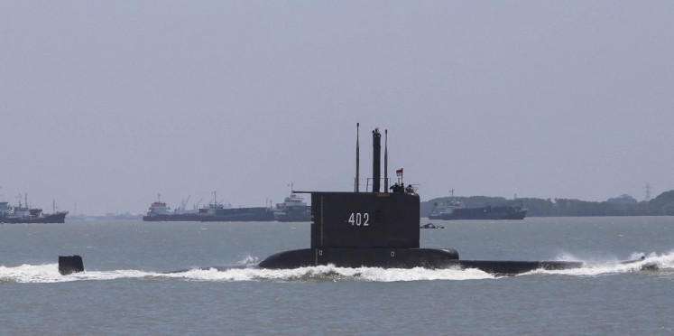 This photo taken on October 5, 2017 shows the Indonesian Cakra submarine KRI Nanggala sailing out from the port in Cilegon, Banten.
