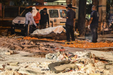 'Human catastrophe' as India's COVID-19 surge spreads to Nepal