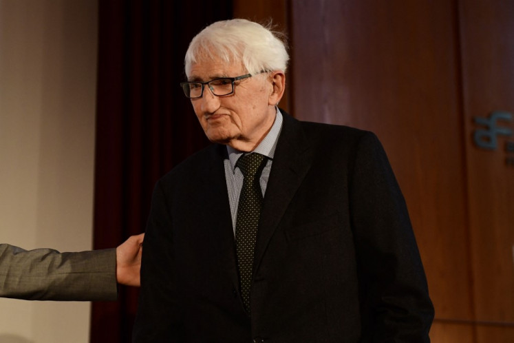 German philosopher Juergen Habermas comes on stage prior for a discussion on Europe's future with German Vice Chancellor and Foreign Minister Sigmar Gabriel, French presidential election candidate for the En Marche! movement Emmanuel Macron at the Hertie School of Governance in Berlin on March 16, 2017.