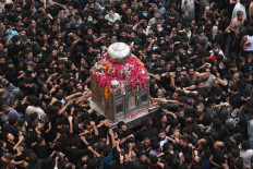 Shi'a Muslim devotees take part in a procession to commemorate the death anniversary of Prophet Mohammad's companion and son-in-law Imam Ali in Lahore on May 4, 2021. 