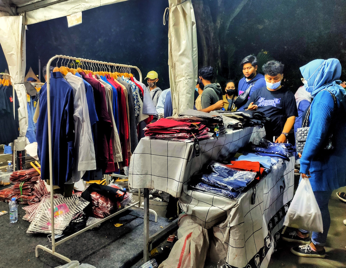 Idul Fitri shopping: People peruse new clothing at the JakCloth festival on May 1.