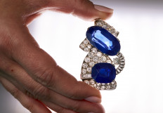 Rare Kashmir sapphire glitters in Geneva auction