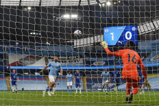 Man City's Aguero apologises for penalty miss after Chelsea defeat