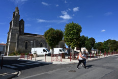 Notre-Dame's square closed over lead pollution risks