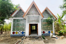  A humble library for orphans in Yangon, built of recycled plastic waste, stands empty without books or archives - its opening has been indefinitely deferred by Myanmar's bloody coup.
