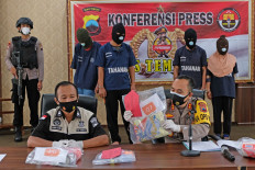 During a press briefing at the Temanggung Police headquarters in Central Java on Wednesday, police present evidence and suspects in the case on the murder of a 7-year-old girl allegedly killed by her parents in a 'ruqyah' (traditional Islamic exorcism) ritual.