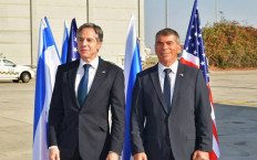 US Secretary of State Anthony Blinken (left) poses with Israeli Foreign Minister Gabi Ashkenazi (right) soon after arriving in Israel on May 25, 2021.
