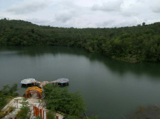 This aerial photo taken on May 27, 2021 shows the collapsed jetty on Lake Kandi in Padang, West Sumatra where five tourists died as they tried to take pictures together -- the second selfie-attempt accidents in two weeks. 