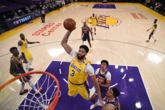 Lakers roll over Suns, Bucks pound Heat