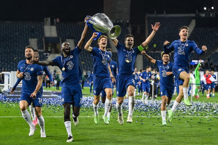 Porto players celebrate as they lift the trophy after beating