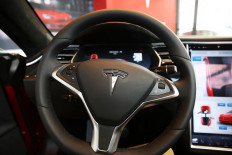 Tesla, after probe, deactivates video games in moving cars