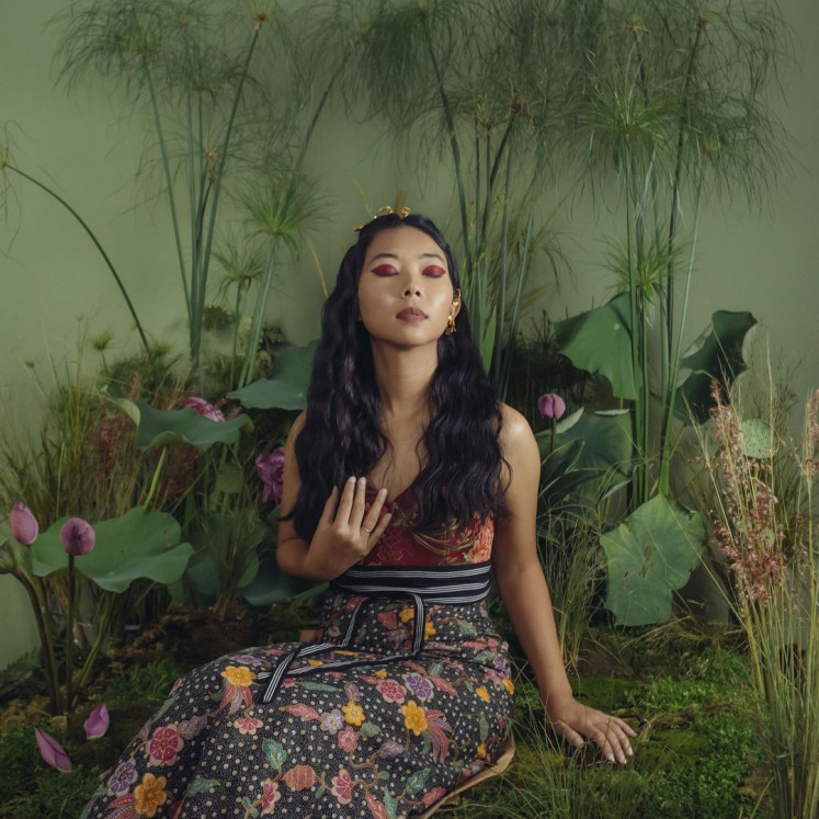 Folky-ambient: folk singer-songwriter hara makes another calming tune chocked full of hushed nuance. 