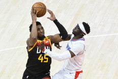 Jazz overcome slow start to beat Clippers, Embiid shines for Sixers