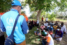 A United Nations refugee agency official briefs Rohingya refugees in East Aceh regency, Aceh, on June 6, 2021.