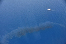 Oil spill nears Corsica coast