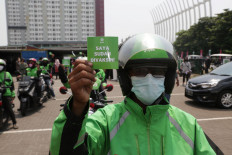 Gojek, Grab bank on driver vaccine rollouts to revive demand