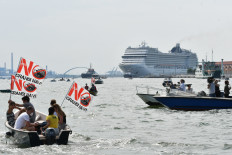 Cruise ships' return to Venice reignites tensions