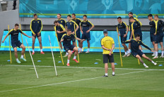 Ukraine's players take part in MD-1 training session at the Arcul de Triumf Stadium in Bucharest on June 16, 2021, on the eve of their UEFA EURO 2020 Group C football match against North Macedonia.