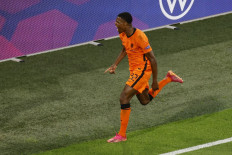Netherlands' defender Denzel Dumfries celebrates scoring his team's second goal during the UEFA EURO 2020 Group C football match between the Netherlands and Austria at the Johan Cruyff Arena in Amsterdam on June 17, 2021.
