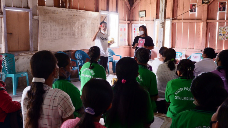 Continuous training: Members of the 1000 Days Fund run a training program on childhood stunting for 'kader' (volunteer health workers) in West Manggarai, East Nusa Tenggara.