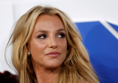  Britney Spears' father to stay on as guardian, US court rules 