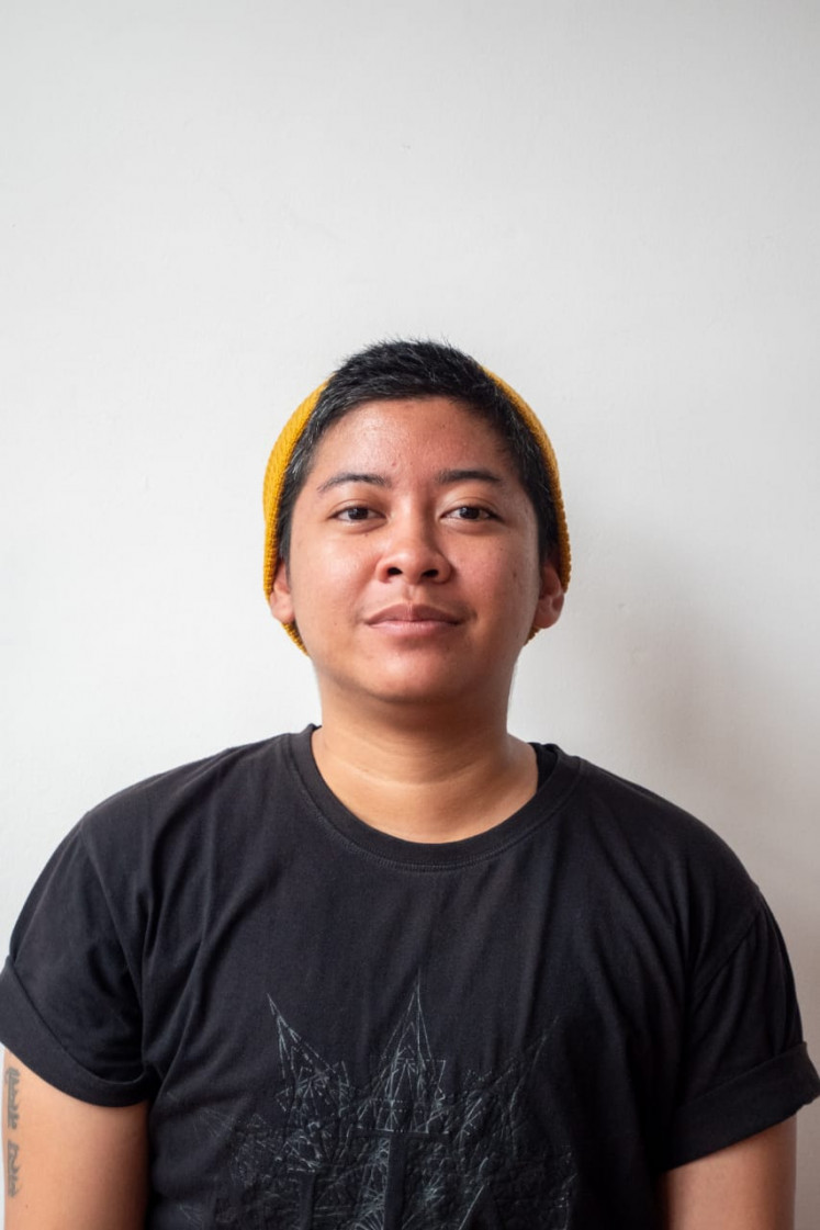 Rus uchlik porno etuk ayollar bilan