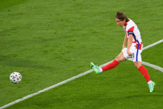 Croatia's midfielder Luka Modric shoots to score the second goal during the UEFA EURO 2020 Group D football match between Croatia and Scotland at Hampden Park in Glasgow on June 22, 2021.
