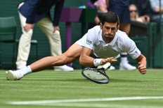 Falling stars Djokovic, Kyrgios progress at Wimbledon 