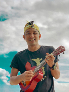 'Rebel' with a plan: Andi Malewa, a former street musician, is the founder of the Street Music Institute (IMJ), which counts more than 400 street musicians in Greater Jakarta, Semarang and Yogyakarta among its members. 

