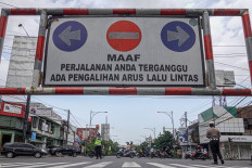 Polcie officers divert traffic due to the closing of Jl. Sudirman in Purwokerto, Banyumas, Central Java on July 3, 2021. The Banyumas COVID-19 task force closed several major roads in the regency between 2 p.m. and 4 p.m. during the emergency public activity restrictions (PPKM Darurat) from July 3 to 20 to curb the COVID-19 transmission. 